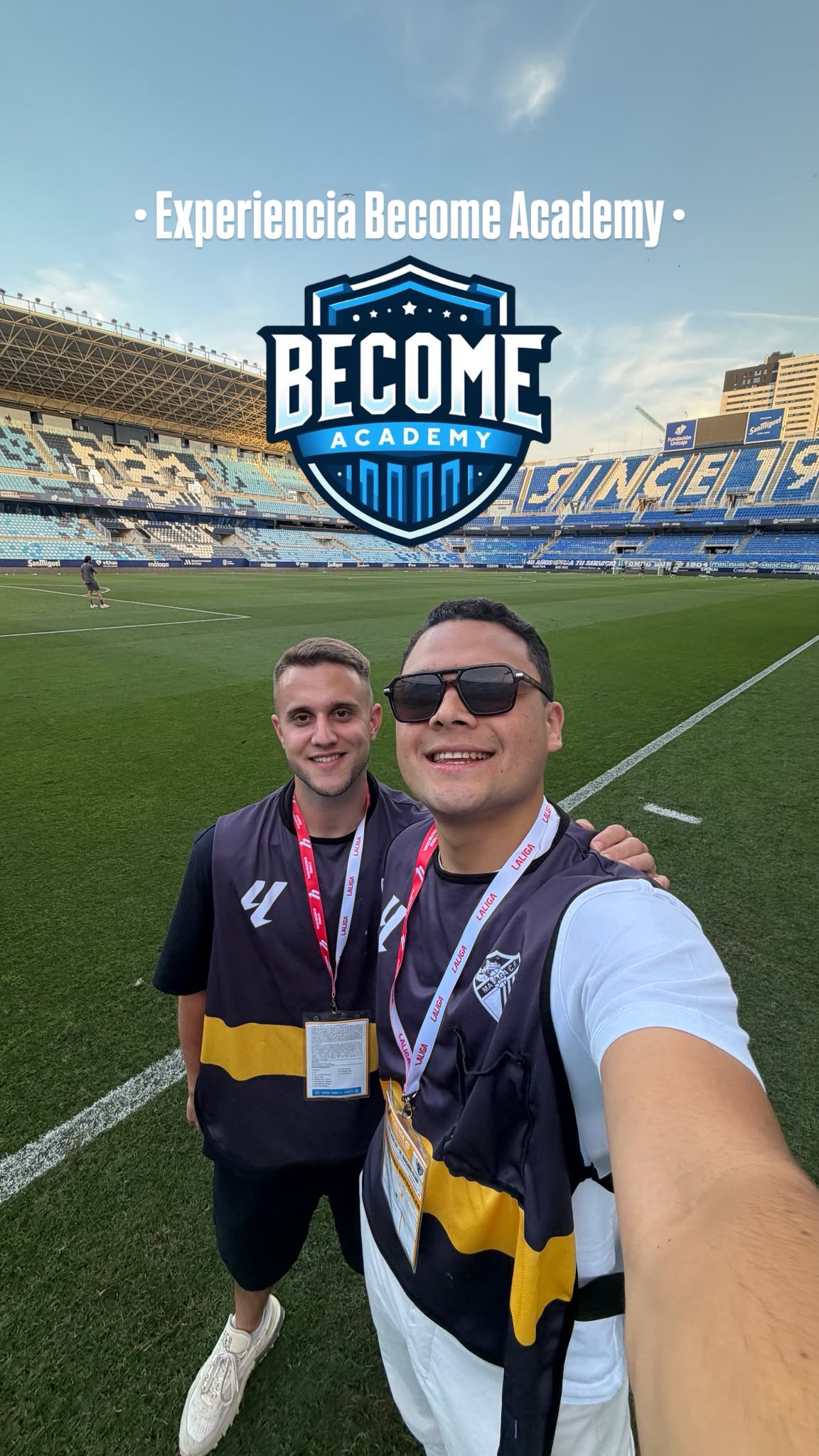 Comunidad Become Academy en un estadio